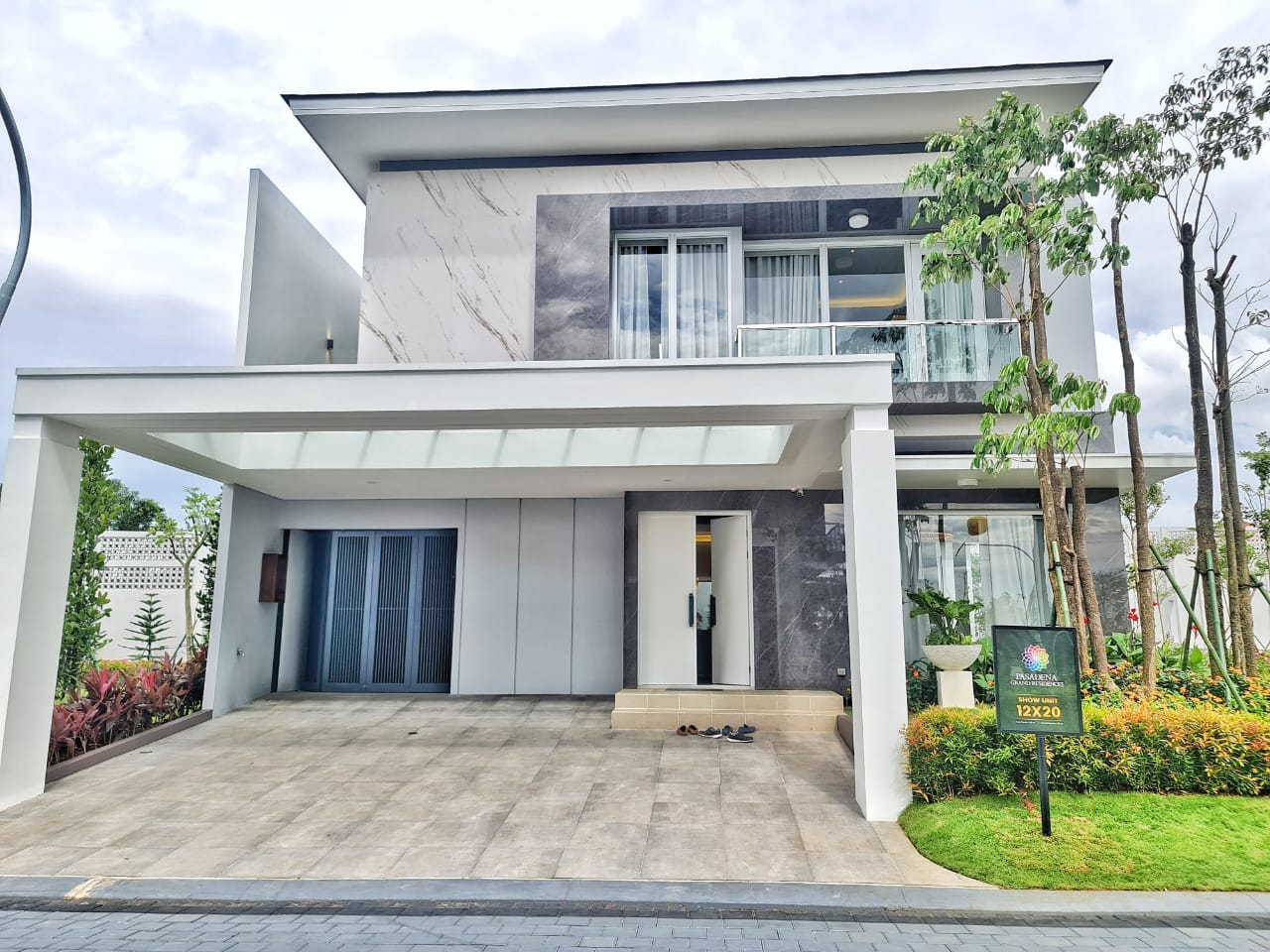 tampak depan pasadena grand tipe 12